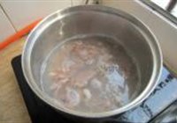 芹菜鸭肝盖汤面的做法 步骤3