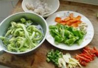 西兰花腰果炒虾仁的做法 步骤1