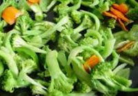 西兰花腰果炒虾仁的做法 步骤5