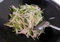 糖醋藕丝的做法 步骤4