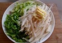 糖醋藕丝的做法 步骤2