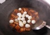 鹌鹑蛋红烧肉的做法 步骤10