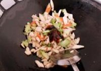保龄菇炒面筋的做法 步骤7