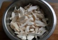 保龄菇炒面筋的做法 步骤4