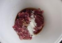 辣白菜汆牛肉的做法 步骤2