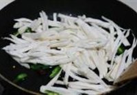 杭椒炒手撕杏鲍菇的做法 步骤5