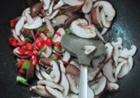 香菇炒牛肉的做法 步骤7