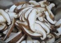 香菇炒牛肉的做法 步骤2