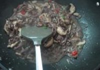 香菇炒牛肉的做法 步骤10