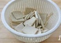 咸蛋炒臭干的做法 步骤1