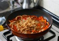 泡菜苕粉肉丝的做法 步骤6