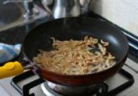 泡菜苕粉肉丝的做法 步骤3