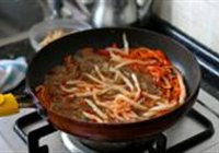 泡菜苕粉肉丝的做法 步骤5