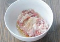 京酱茄条的做法 步骤2