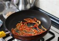 泡菜苕粉肉丝的做法 步骤4