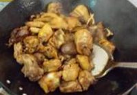 鸡肉小土豆贴饼子的做法 步骤4
