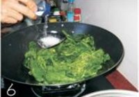菠菜炒鸡蛋的做法 步骤6