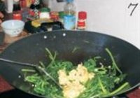 菠菜炒鸡蛋的做法 步骤7