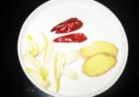 白菜鱿鱼豆腐煲的做法 步骤3