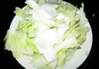 白菜鱿鱼豆腐煲的做法 步骤1