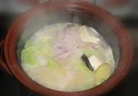 白菜鱿鱼豆腐煲的做法 步骤12