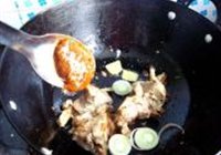 脊骨炖豆角的做法 步骤3