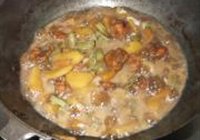 土豆芸豆烧鸡翅的做法 步骤10