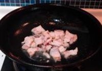 五花肉炖豆腐的做法 步骤4