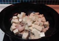 五花肉炖豆腐的做法 步骤5