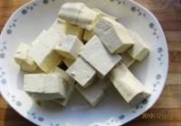 剁椒金针豆腐汤的做法 步骤1