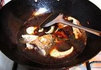 草鱼炖咸菜的做法 步骤6