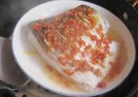 蒜味剁椒蒸青鱼的做法 步骤6