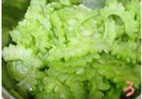 南昌风味炒苦瓜的做法 步骤3
