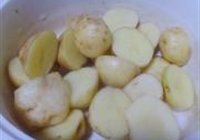 土豆烧鸡翅的做法 步骤2