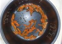 韭菜花素炒白带鱼的做法 步骤3