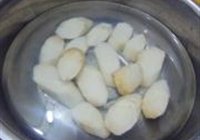 南瓜山药煲鸭腿的做法 步骤4