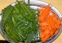 韭菜花素炒白带鱼的做法 步骤2