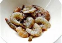 黄瓜炒大虾的做法 步骤2