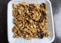 琥珀核桃仁的做法 步骤2
