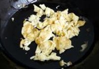丝瓜炒鸡蛋的做法 步骤2