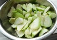 丝瓜炒鸡蛋的做法 步骤3