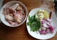 三杯鸡饭的做法 步骤1
