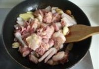 三杯鸡饭的做法 步骤5