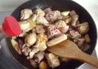 三杯鸡饭的做法 步骤6