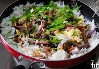 青椒牛肉炒饭的做法 步骤7