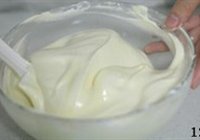 黑樱桃海绵蛋糕卷的做法 步骤12