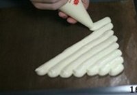 黑樱桃海绵蛋糕卷的做法 步骤16