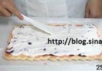 黑樱桃海绵蛋糕卷的做法 步骤25