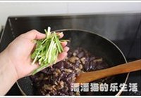肉片炒鲜蘑的做法 步骤8