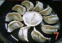 抱蛋煎饺的做法 步骤7
